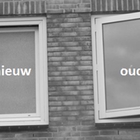 afbeelding: Draaikiepraam in bestaand houten kozijn naast naar buiten draaiend raam de bestaande kozijnen vormen een prima basis voor ons systeem, raamtotaal.nl, Corné Backx.