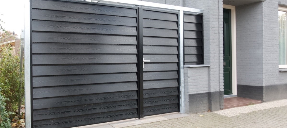 Afbeelding; Stalen poort - potdeksel profielen met houtnerf - onderhoudsarm - geproduceerd door: Aannemersbedrijf Corné Backx